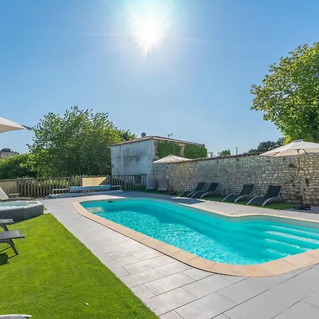Les Du Logis Villa *