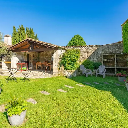 Les Du Logis Saint-Romain-de-Benet