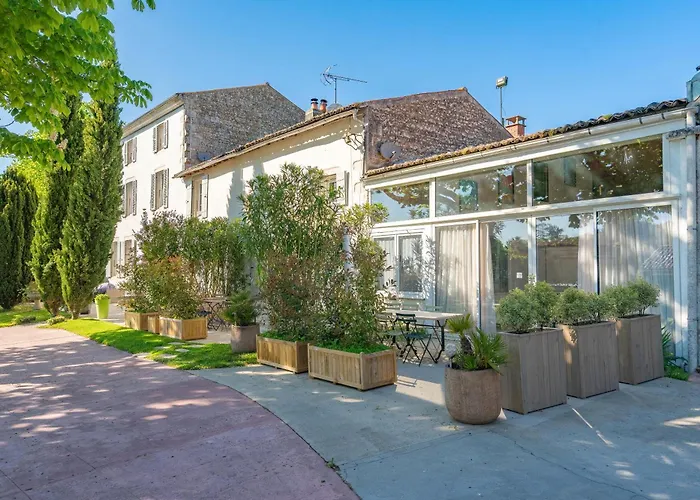 Les Du Logis Saint-Romain-de-Benet